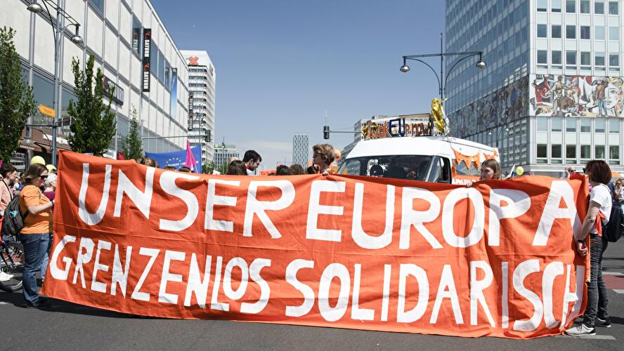 Demos: "Ein Europa für Alle" und "Europa der Vielen"