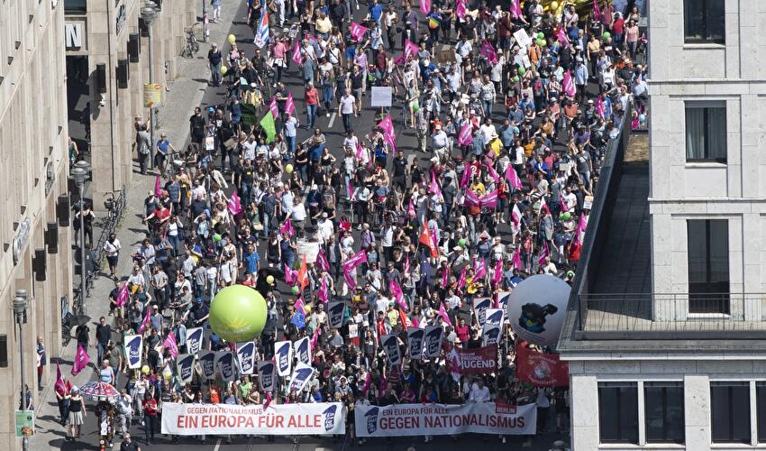 Demos: "Ein Europa für Alle" und "Europa der Vielen"