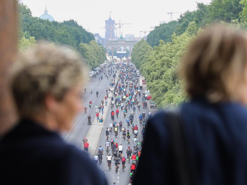 Sternfahrt in Berlin: Fahrradfahrer erobern die Straßen
