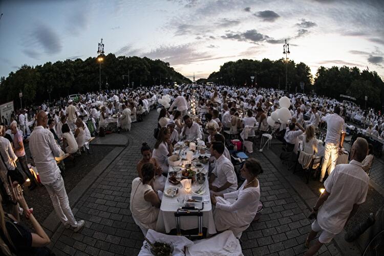 Diner en blanc