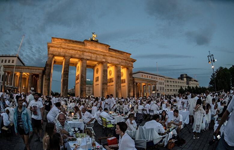 Diner en blanc