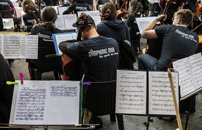 Symphonic Mob (4)