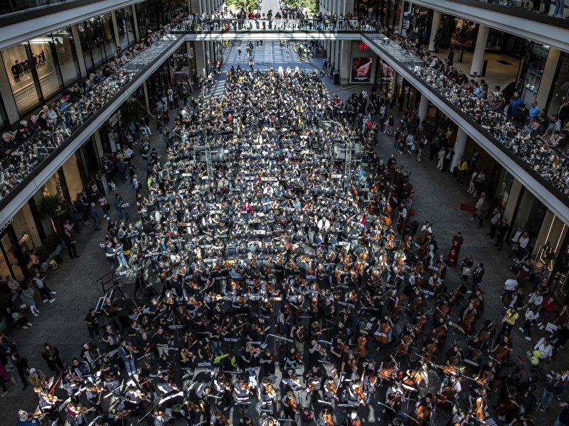 Symphonic Mob (1)