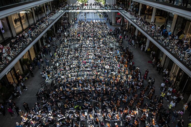 Symphonic Mob (1)