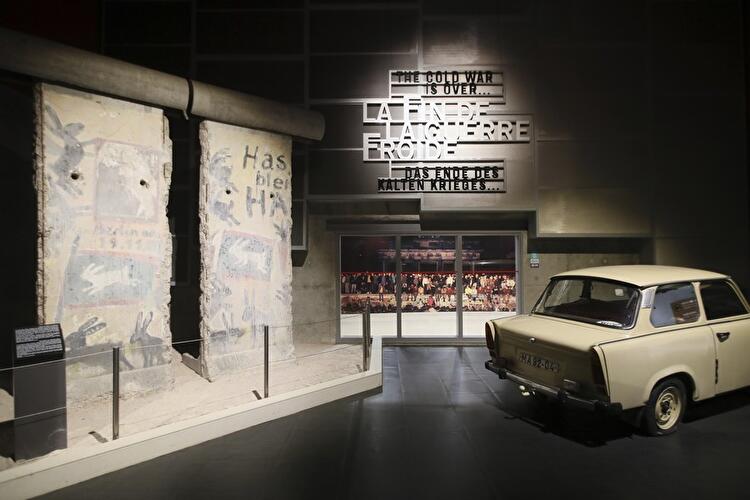 Teile der Berliner Mauer in der Welt (11)