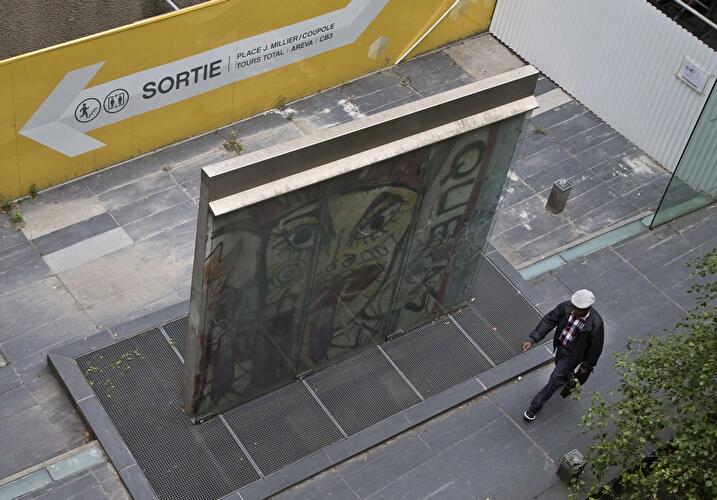 Teile der Berliner Mauer in der Welt (7)