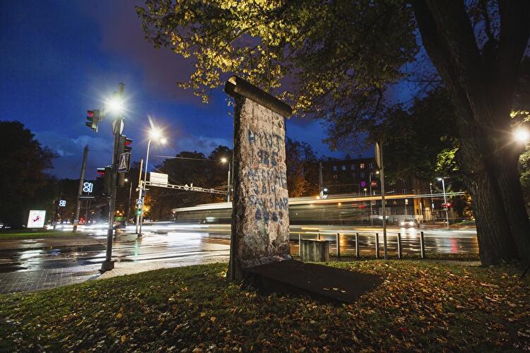 Teile der Berliner Mauer in der Welt (14)
