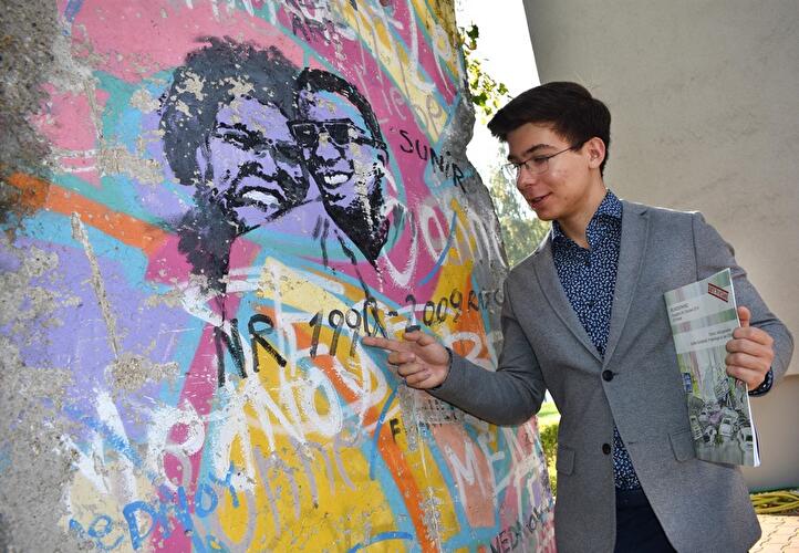 Teile der Berliner Mauer in der Welt (21)