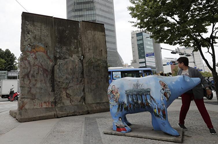 Teile der Berliner Mauer in der Welt (3)