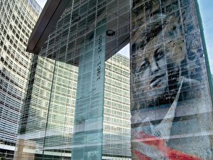 Teile der Berliner Mauer in der Welt (22)