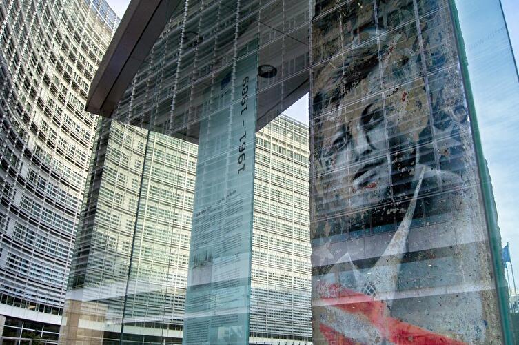 Teile der Berliner Mauer in der Welt (22)
