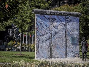 Teile der Berliner Mauer in der Welt (6)