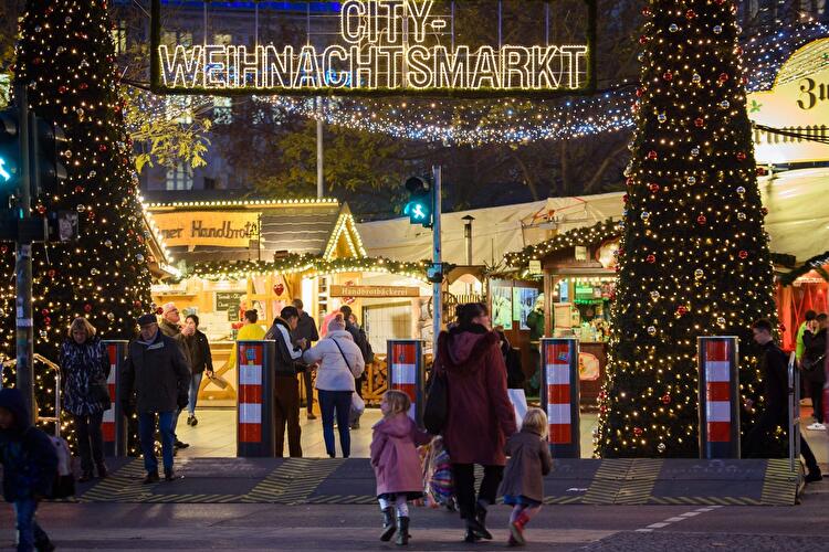 Weihnachtsmarkt an der Gedächtniskirche (1)