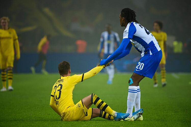 Dortmund gewinnt bei der Hertha (9)