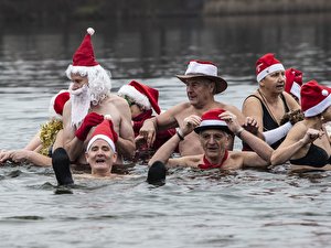 Weihnachtsbaden im Orankesee 2019 (4)