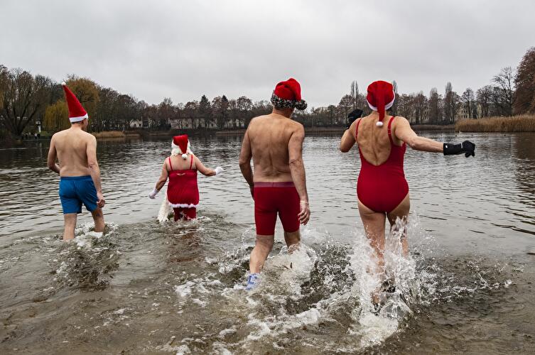 Weihnachtsbaden im Orankesee 2019 (3)