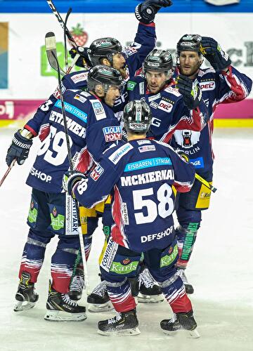 Eisbären Berlin - Schwenninger Wild Wings (6)
