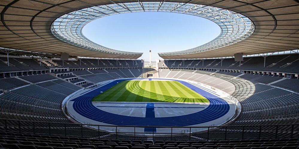 Blick über das leere Olympiastadion Berlin