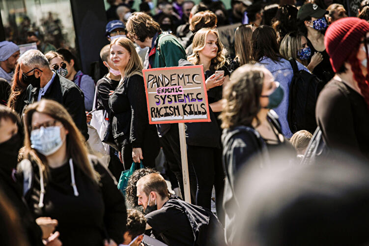 Demonstration gegen Rassismus am Alexanderplatz (3)