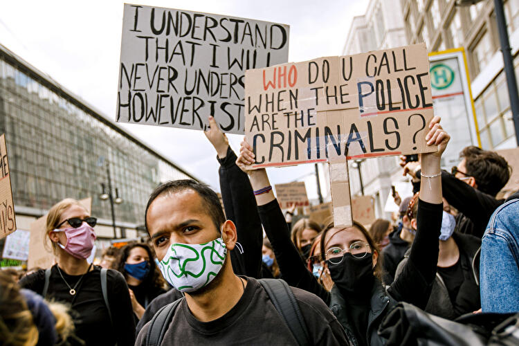 Demonstration gegen Rassismus am Alexanderplatz (11)