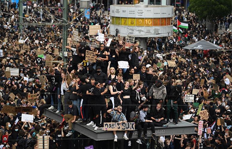 Demonstration gegen Rassismus am Alexanderplatz (6)