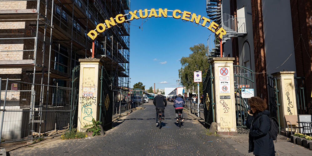Dong Xuan Center