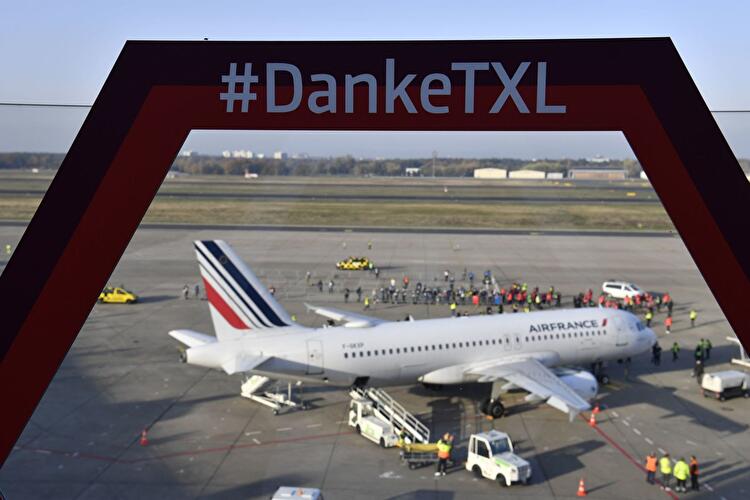 "#DankeTXL" steht auf der Flughafen-Terrasse
