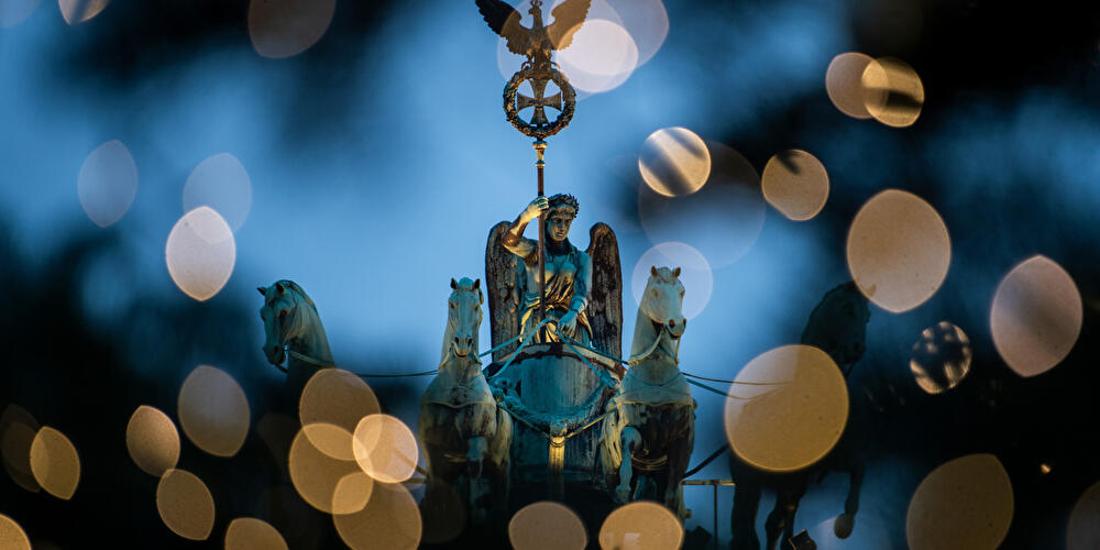 Weihnachtliche Quadriga des Brandenburger Tors
