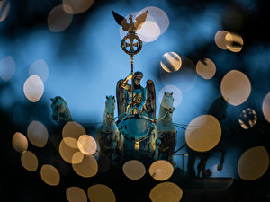 Weihnachtliche Quadriga des Brandenburger Tors
