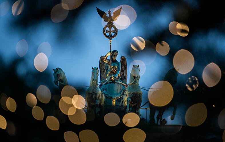 Weihnachtliche Quadriga des Brandenburger Tors