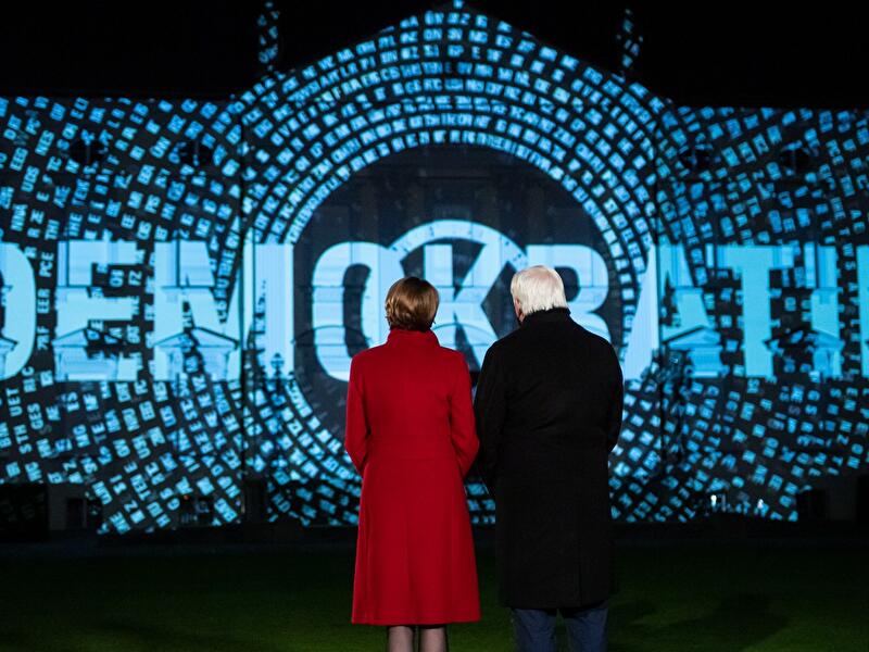 "Lichtblick"-Projektion am Schloss Bellevue (1)