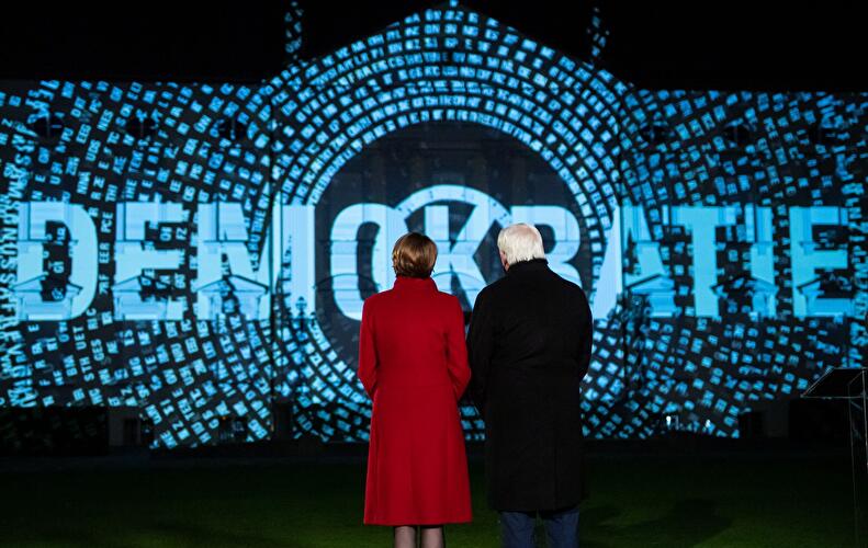 "Lichtblick"-Projektion am Schloss Bellevue (1)