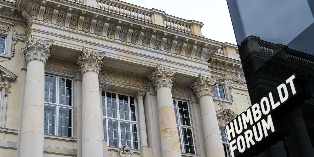 The words "Humboldt Forum" in front of the facade of Berlin Palace