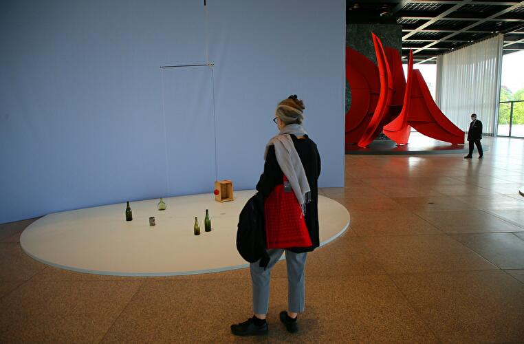 Alexander Calder. Minimal/Maximal (2)
