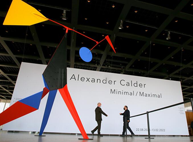Alexander Calder. Minimal/Maximal (4)
