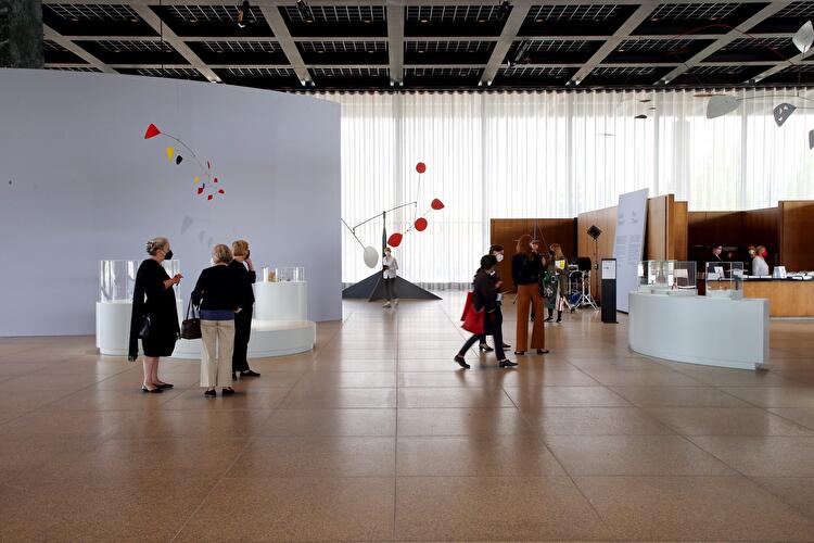 Alexander Calder. Minimal/Maximal (3)