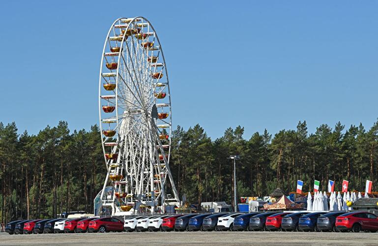 Tesla lädt zum Volksfest ein