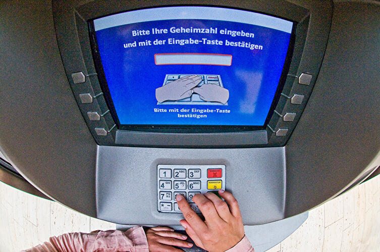 pressebild-geldausgabe-automat_polizeiberatung.jpg