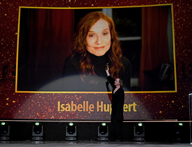 Goldener Ehrenbär für Isabelle Huppert (2)