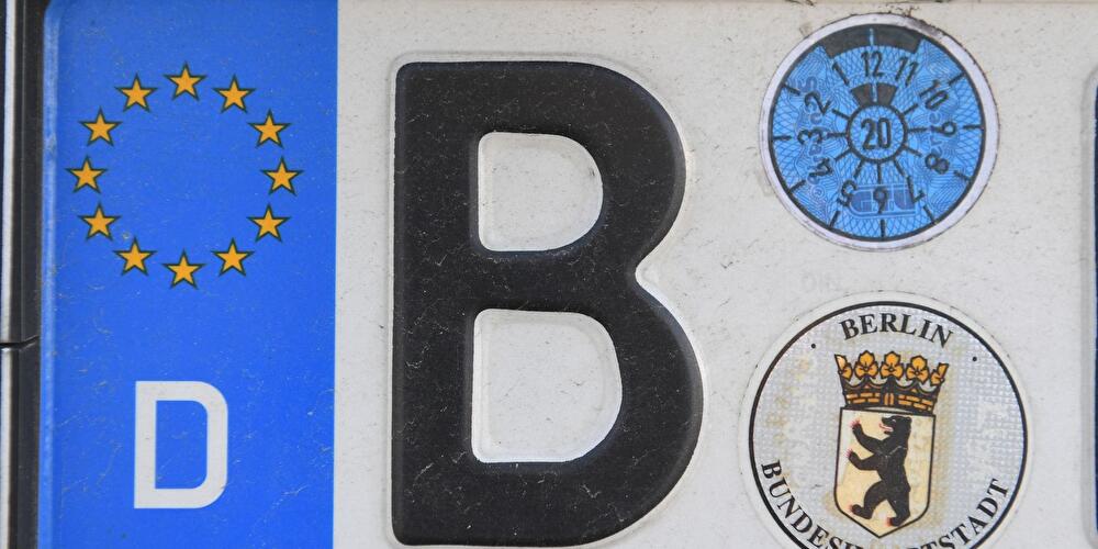 Senat: Gesperrte Autokennzeichen in Berlin noch im Umlauf –