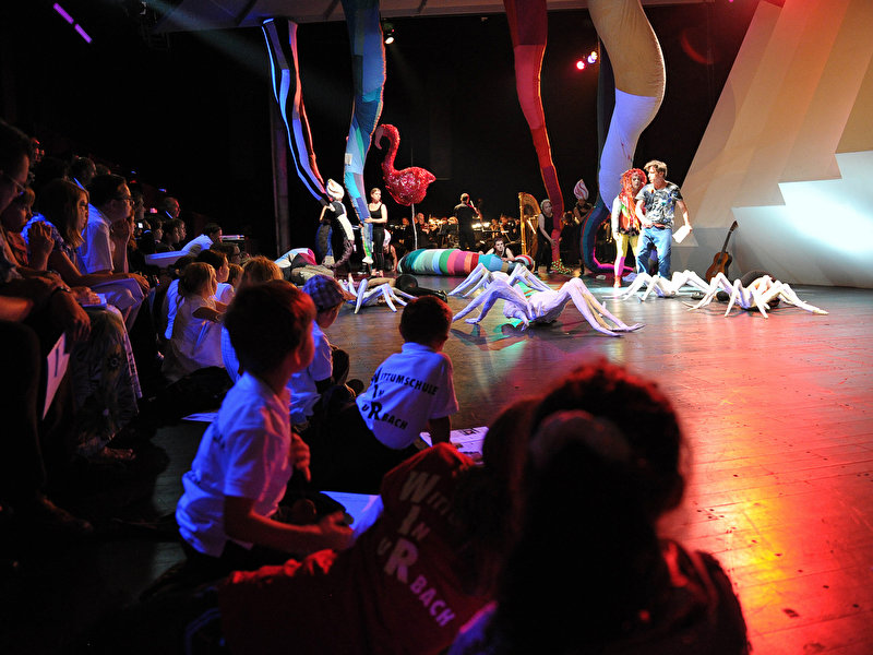 Kinder im Theater