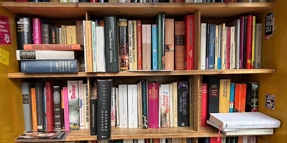 Bücherzelle Seelingstraße 22 (2)