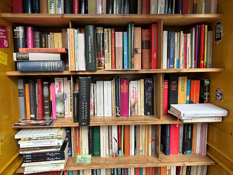 Bücherzelle Seelingstraße 22 (2)
