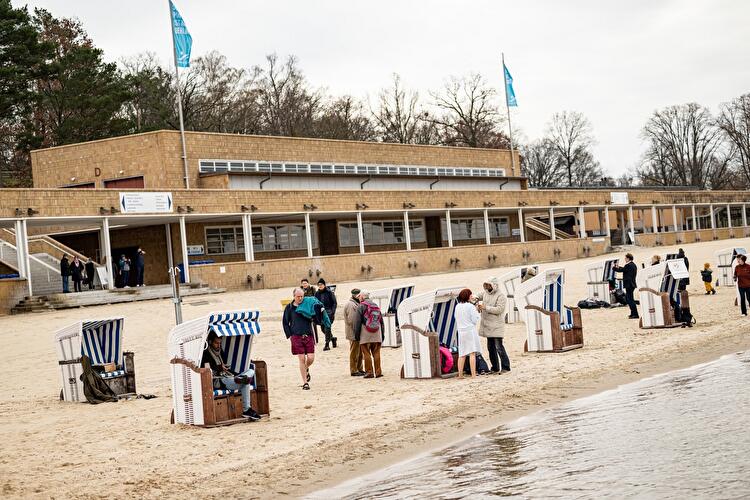 Traditionelles Anbaden am Wannsee 2023 (1)