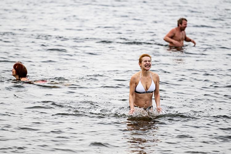 Traditionelles Anbaden am Wannsee 2023 (3)