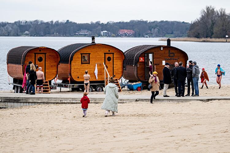 Traditionelles Anbaden am Wannsee 2023 (5)