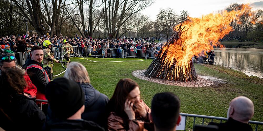 Osterfeuer im Britzer Garten