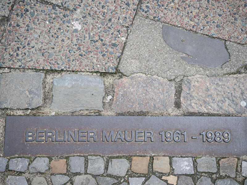 Mauerhasen auf der Chausseestraße