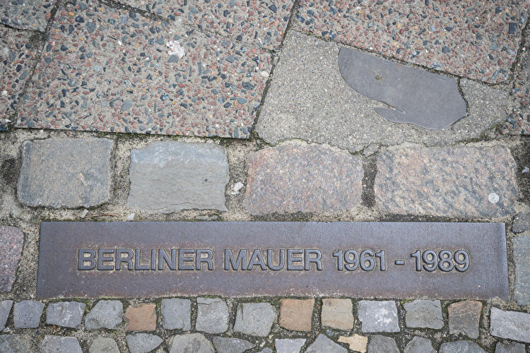 Mauerhasen auf der Chausseestraße