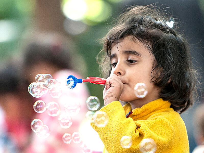Kind mit Seifenblasen